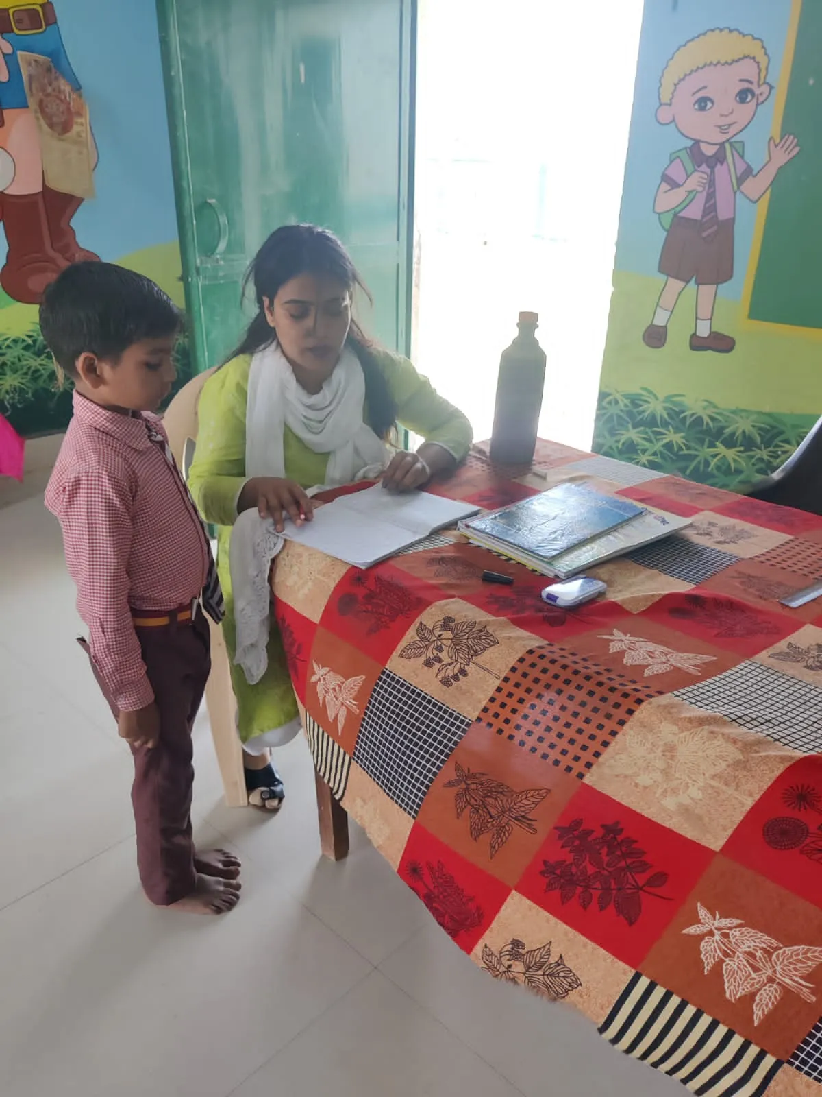 बरेली: अभिभावक ही बन गए बच्चों के भविष्य के दुश्मन, नहीं भेज रहे स्कूल