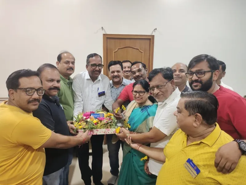 बहराइच : रोटरी क्लब की टीम ने नव निर्वाचित नगर पालिका अध्यक्ष को किया सम्मानित
