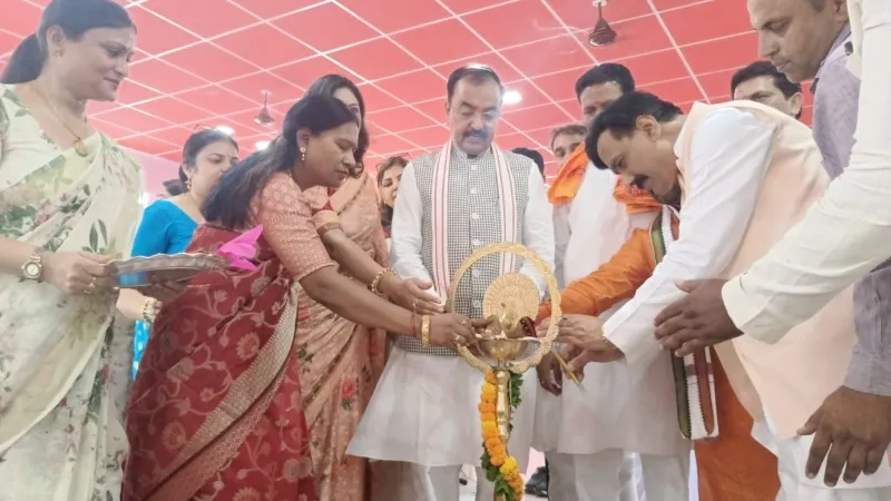 प्रयागराज में डिप्टी सीएम ने किया इंदिरा सभागार का लोकार्पण, कहा - थर्ड इंजन को पूरा सहयोग करेगी डबल इंजन सरकार