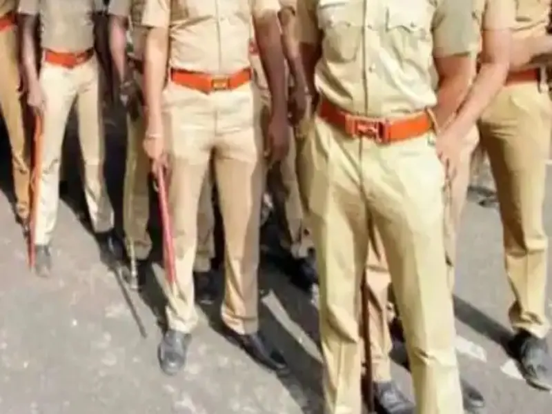 उन्नाव में जमीन कब्जे की शिकायत पर गई पुलिस टीम को फावड़ा-सरिया लेकर दौड़ाया