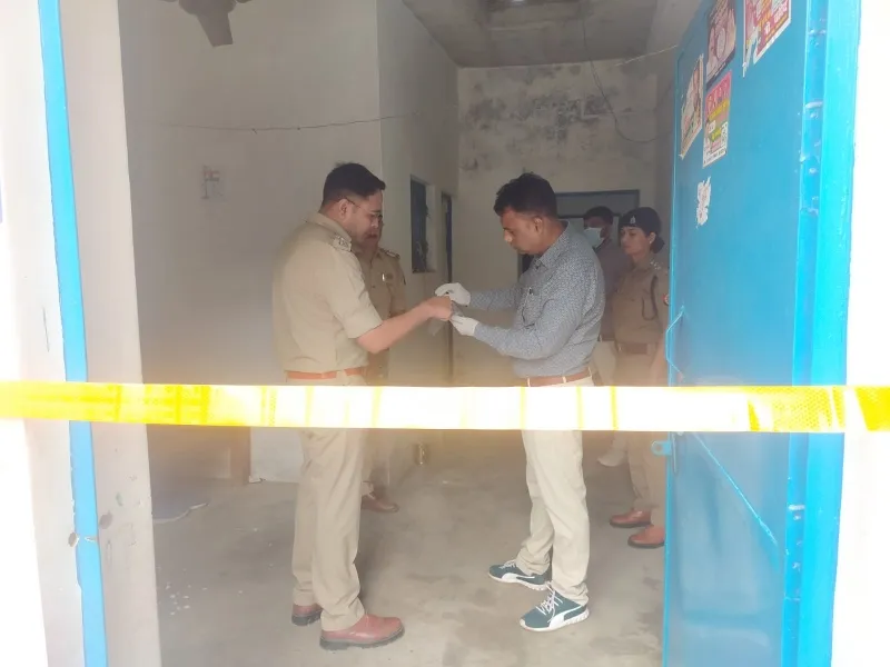 Lucknow Breaking News : नशे में धुत पिता ने बेटे की हत्या कर किया Suicide 