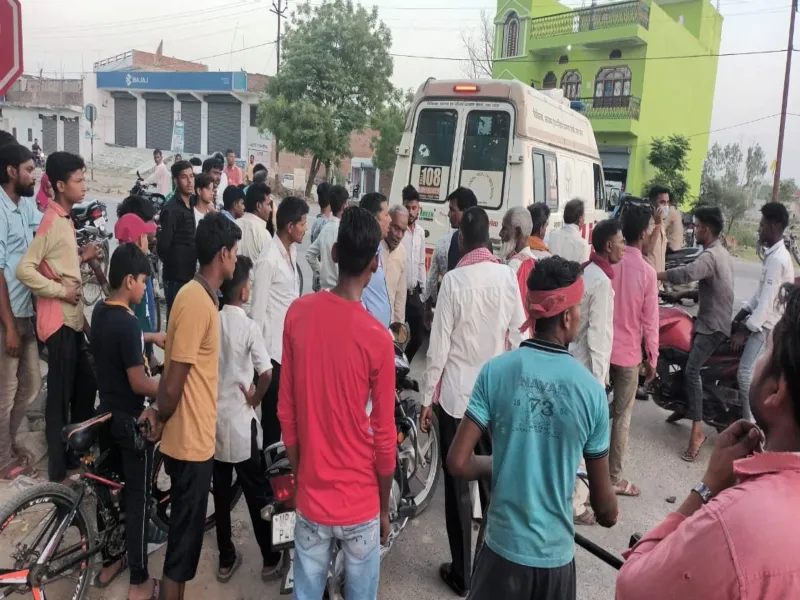 बहराइच: पिकअप की टक्कर से बाइक सवार पति-पत्नी घायल