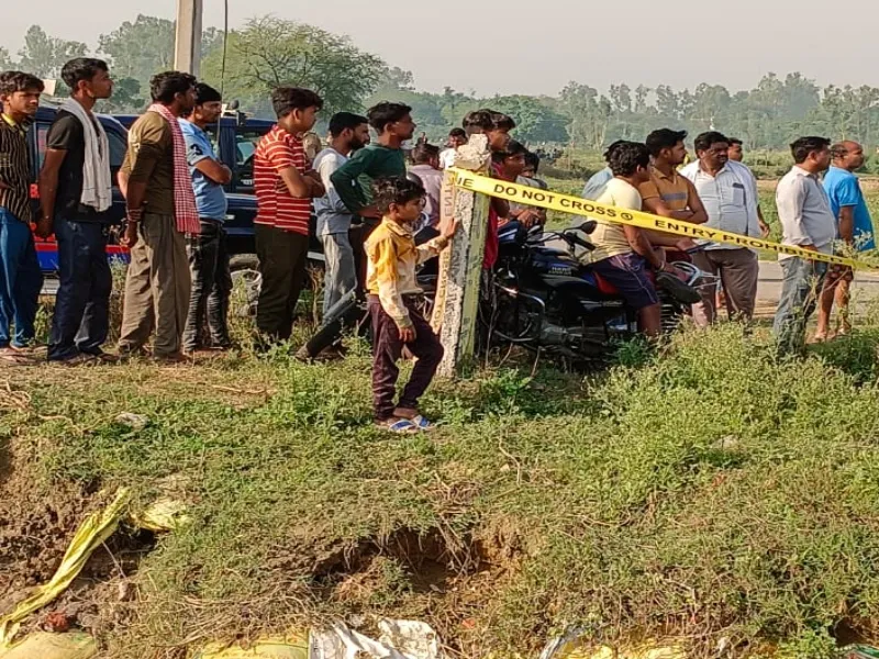 बाराबंकी: युवक का खून से लथपथ मिला शव, कनपटी पर हैं गहरे जख्म के निशान