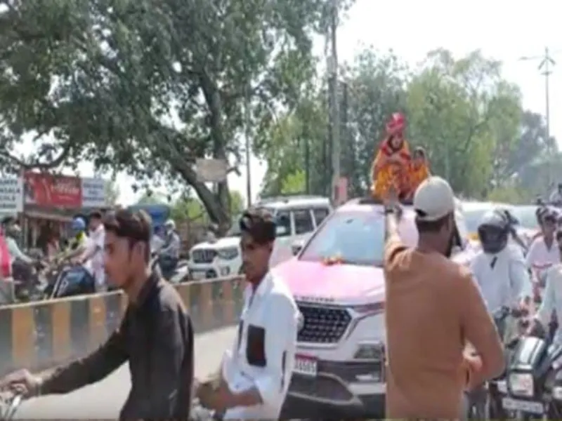 प्रयागराज में गैंगस्टर बच्चा पासी ने बहन की जीत के बाद निकाला जुलूस, नियमों की उड़ाई धज्जियां 