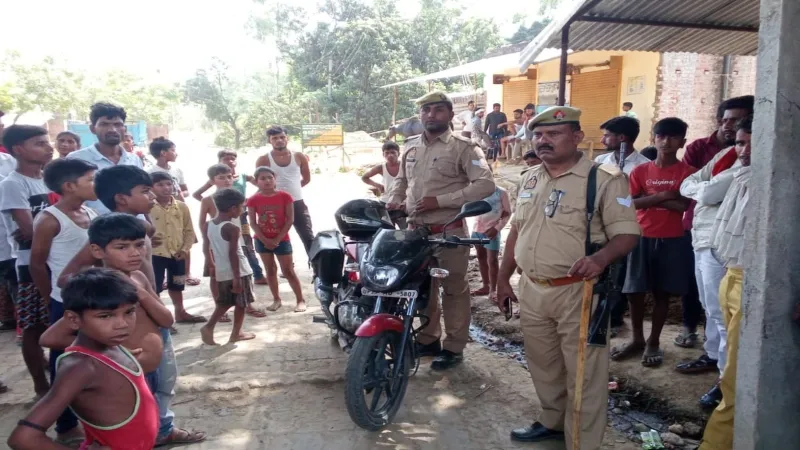 सीतापुर : घर में घुसकर बदमाशों ने दंपति पर किया हमला, पत्नी की मौत पति घायल