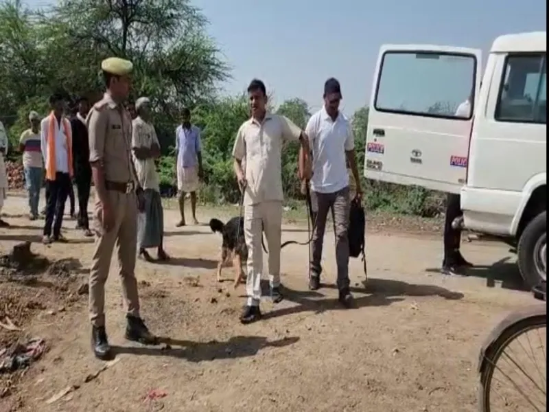 हमीरपुर: विद्यालय के पास मिला अधेड़ व्यक्ति का शव, जताई जा रही हत्या की आशंका