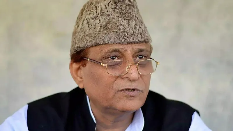रामपुर : किसानों की जमीनों से जुड़े मामलों में कोर्ट में पेश हुए आजम, अदीब आजम और नसीर खां के जमानती वारंट हुए वापस