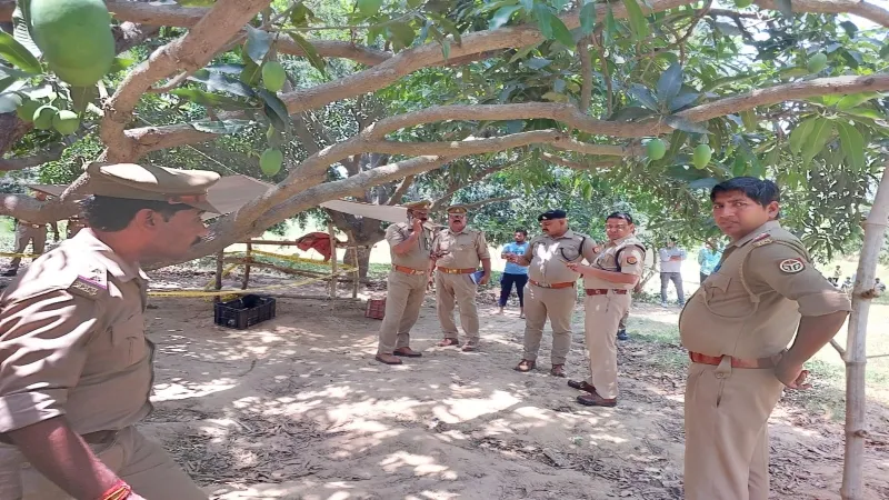 अयोध्या : बाग में खून से लथपथ मिला बुजुर्ग का शव, जांच में जुटी पुलिस