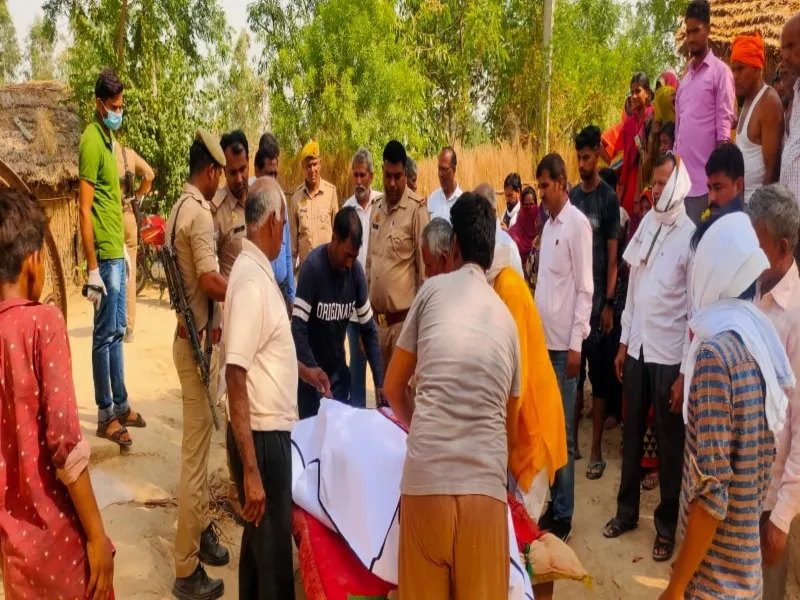 रायबरेली : संदिग्ध अवस्था में फंदे से लटकता मिला विवाहिता का शव , फॉरेंसिक टीम ने जुटाए साक्ष्य