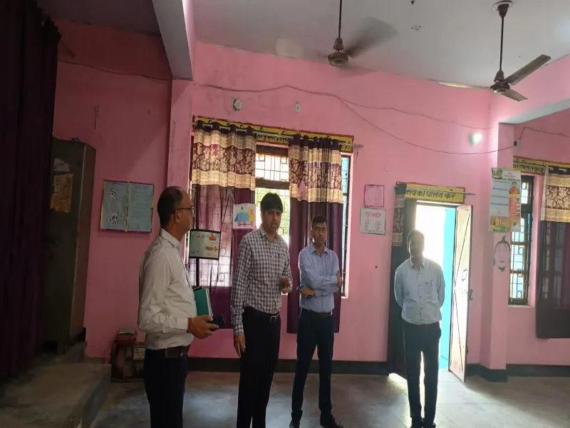 सीतापुर: स्कूल शिक्षा महानिदेशक ने किया विद्यालयों का निरीक्षण