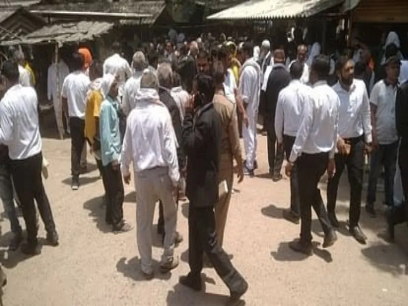 जौनपुर सिविल कोर्ट में चलीं ताबड़तोड़ गोलियां, कोर्ट पेशी पर आए आरोपियों पर हुई फायरिंग 