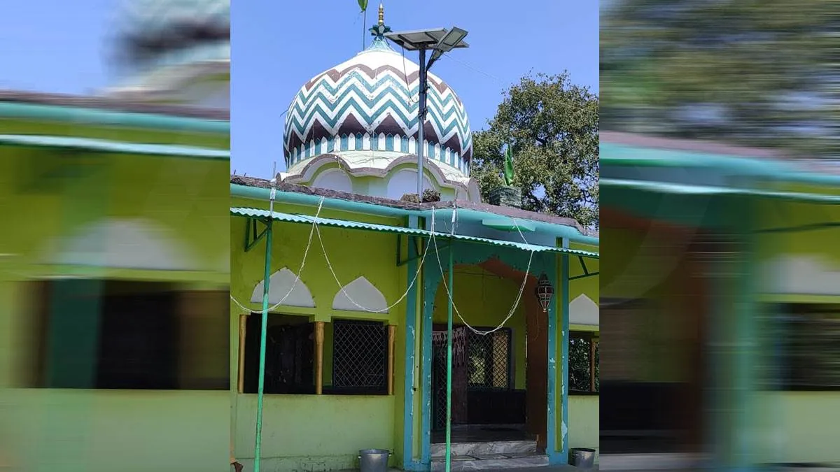 रामनगर: वन क्षेत्र अंतर्गत मजार हुई ध्वस्त, आस-पास के लोगों ने किया हंगामा 