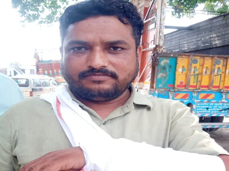 बहराइच: डीएम से शिकायत पर ग्राम प्रधान को ठेकेदारों ने पीटा