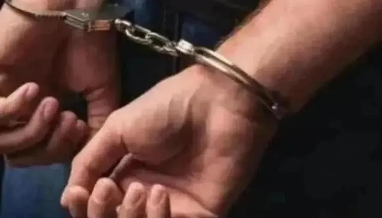 महाराष्ट्र : दुकानदार को मोहपाश में फंसाकर 6.9 लाख रुपये वसूलने के मामले में महिला समेत चार गिरफ्तार 