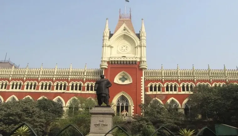 कलकत्ता हाई कोर्ट ने 32,000 शिक्षकों की नौकरियां रद्द करने के एकल पीठ के आदेश पर रोक लगाई 