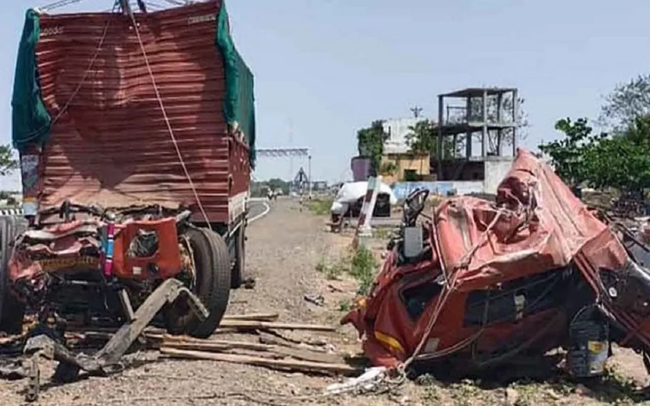 महाराष्ट्र: हिंगोली में हुई सड़क दुर्घटना में चार लोगों और 150 भेड़ों की मौत 