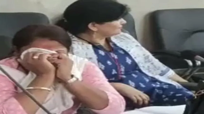 प्रयागराज : जब अफसर ने लगाई फटकार तो रो पड़ीं काउंसलर