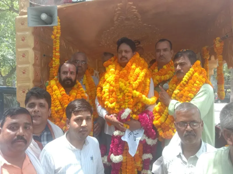 प्रयागराज : पुरानी पेंशन बहाली को लेकर निकली रथ यात्रा