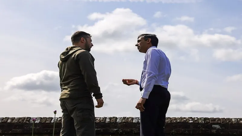 सुनक ने यूक्रेन के राष्ट्रपति जेलेंस्की का ब्रिटेन में किया स्वागत, युद्धग्रस्त यूरोपीय राष्ट्र के प्रति किया समर्थन 