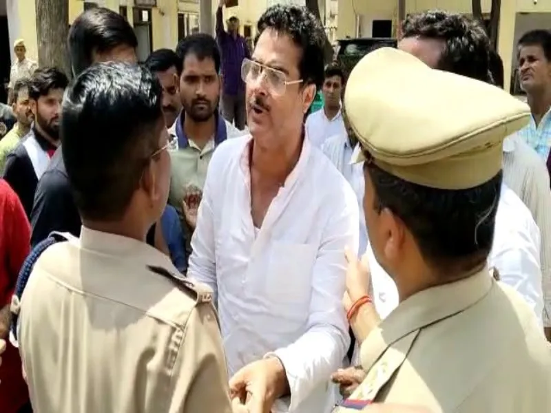 Video : सपा विधायक राकेश सिंह ने दी खुद को गोली मार लेने की धमकी