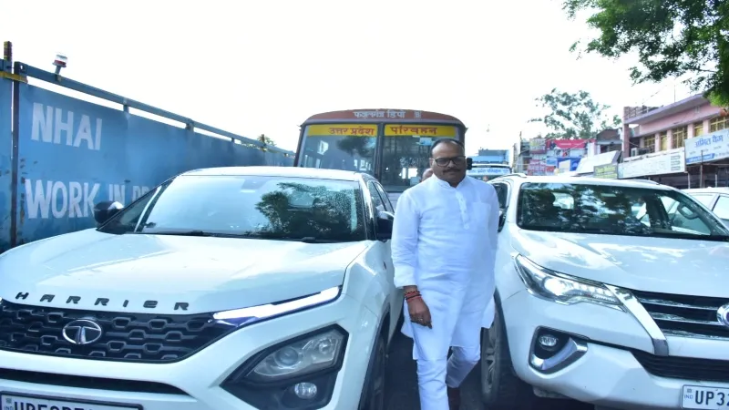 लखनऊ : आंधी-पानी ने बिगाड़ी यातायात व्यवस्था, जाम में फंसे उप मुख्यमंत्री ब्रजेश पाठक