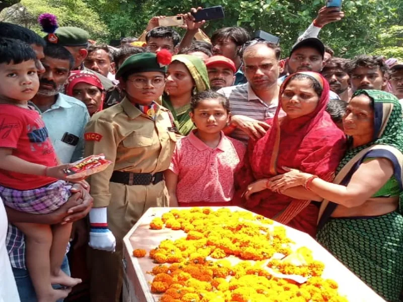 दिवंगत जवान के गार्ड ऑफ ऑनर में पहुंची NCC Trained बेटी, सलामी देकर बोली - जय हिंद पापा  