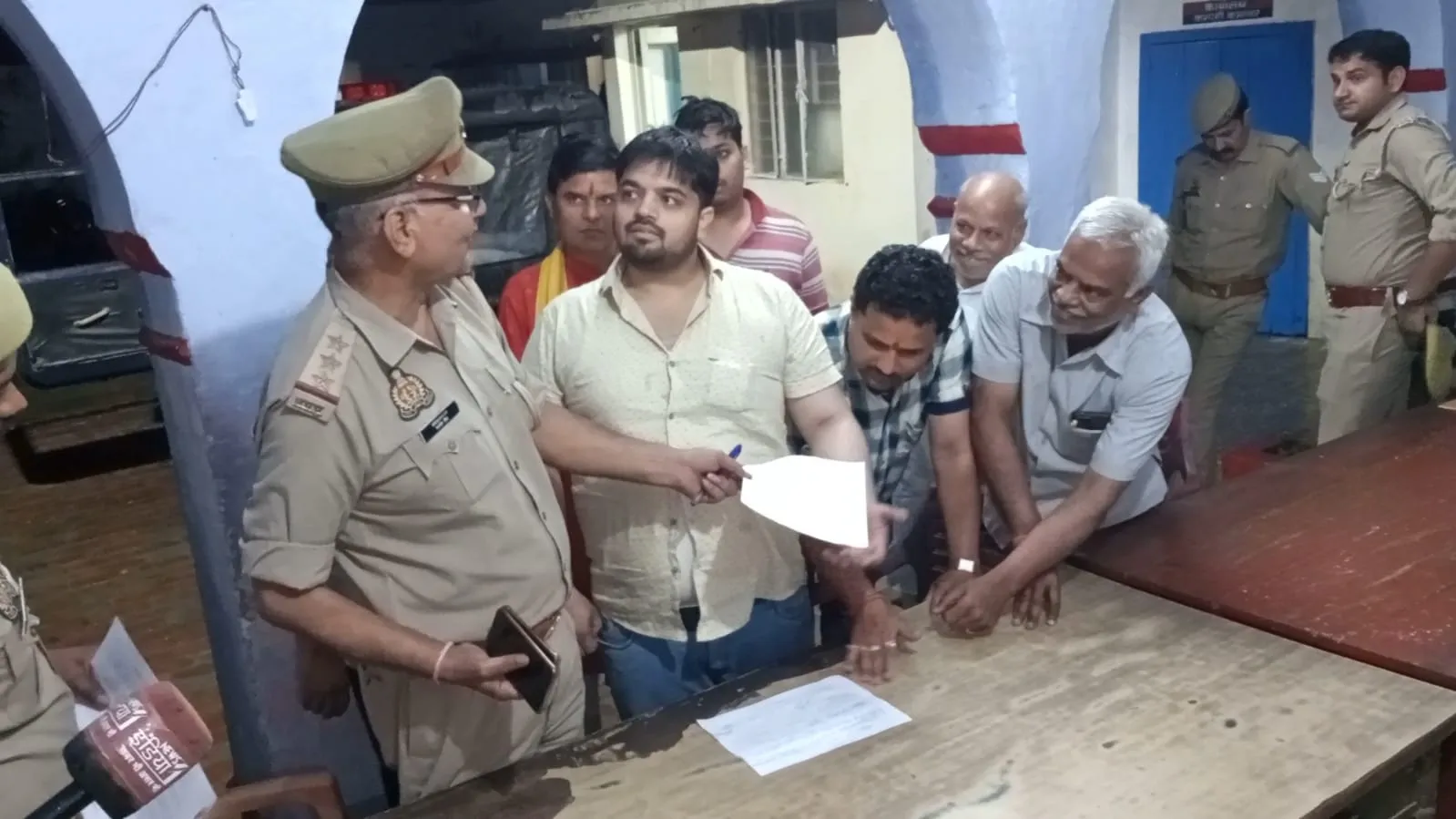 बरेली : SST और पुलिस टीम की कार्रवाई, सराफ की कार में मिले 61 लाख रुपये, जब्त