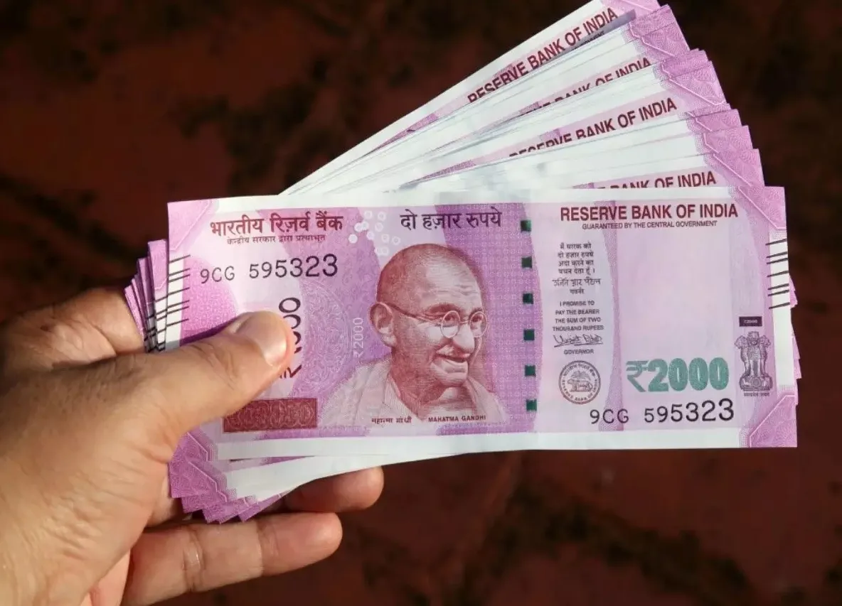 RBI News : आज से बदले जाएंगे दो हजार के नोट, बिना बैंक Account के भी लोग कर सकेंगे Exchange   