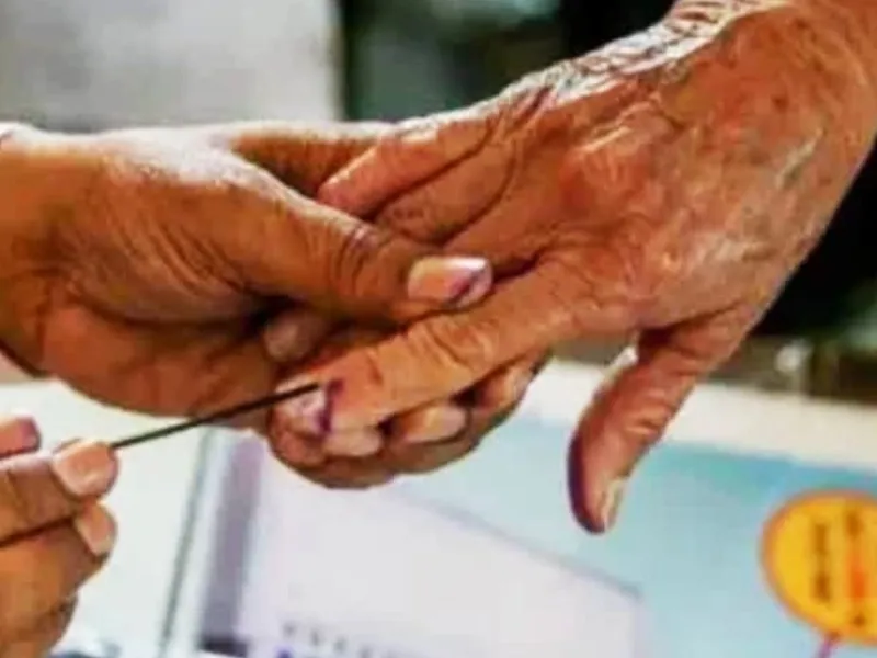 UP Nikay Chunav 2023 : मतदाताओं से दुर्व्यवहार करने पर हटाए गए पीठासीन अधिकारी 