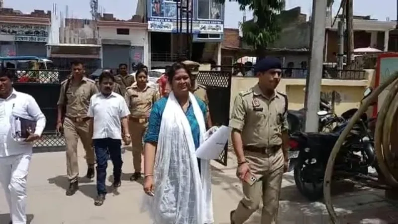 Amrit Vichar Impact : City मजिस्ट्रेट और सीओ ने की ARTO Office में Raid, दीवार कूद कर भागे दलाल