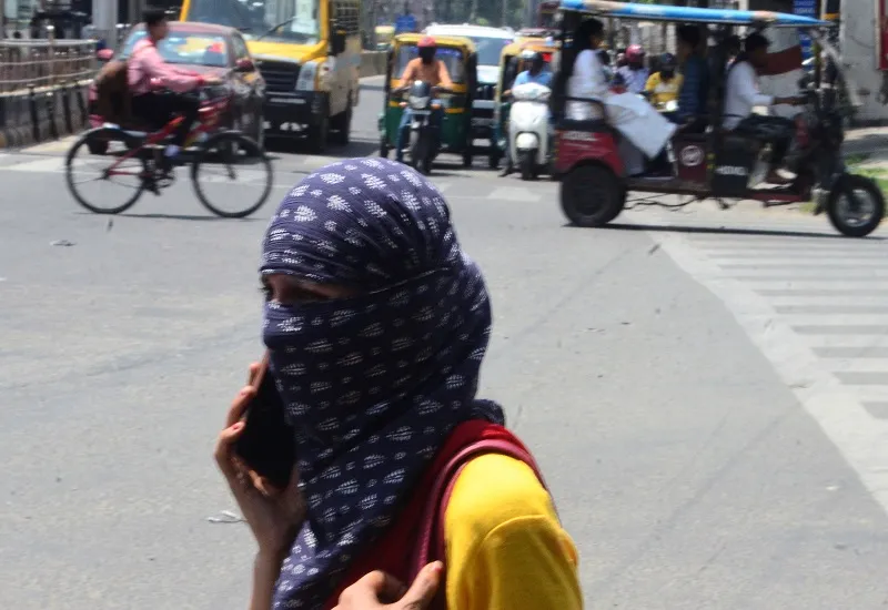 मुरादाबाद : 40 डिग्री पहुंचा पारा, भीषण गर्मी व लू से लोग बेहाल