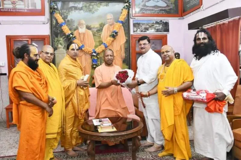 अयोध्या : नवनिर्वाचित महापौर ने गोरखपुर जाकर मुख्यमंत्री से की मुलाकात, मुख्यमंत्री ने जीत की बधाई दी