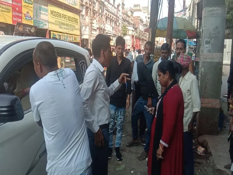 प्रयागराज: कार ड्राइवर ने ऑटो में मारी टक्कर, महिला चालक को बीच सड़क पर जमकर कहे अपशब्द 