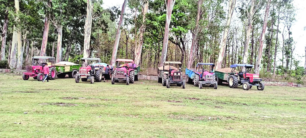 Khatima News : अवैध खनन पर पुलिस का एक्शन, 6 ट्रैक्टर-ट्रालियां पकड़ीं