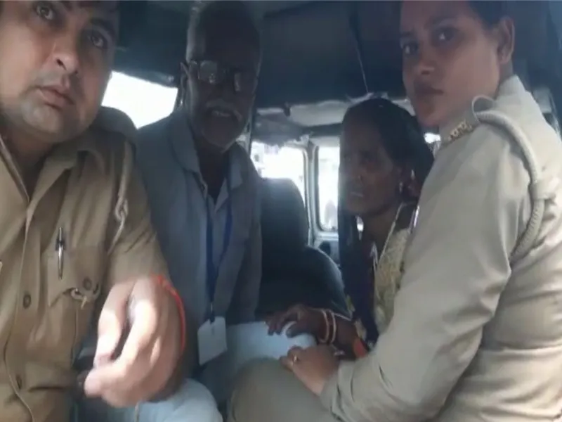 लखनऊ : प्रताड़ना का आरोप लगाकर बुजुर्ग दंपति ने लोकभवन के सामने किया आत्मदाह का प्रयास 