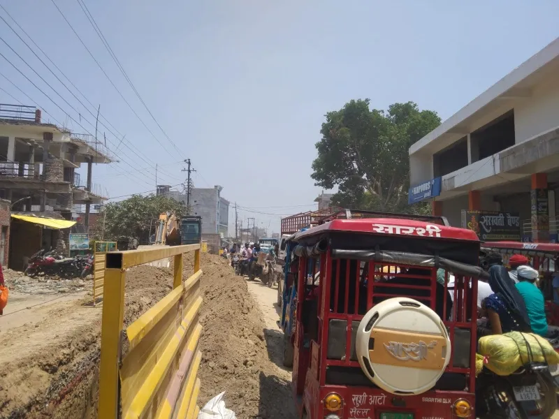 अयोध्या: नियावां से अयोध्या रोड पर चलना दूभर, लगता है लम्बा जाम 