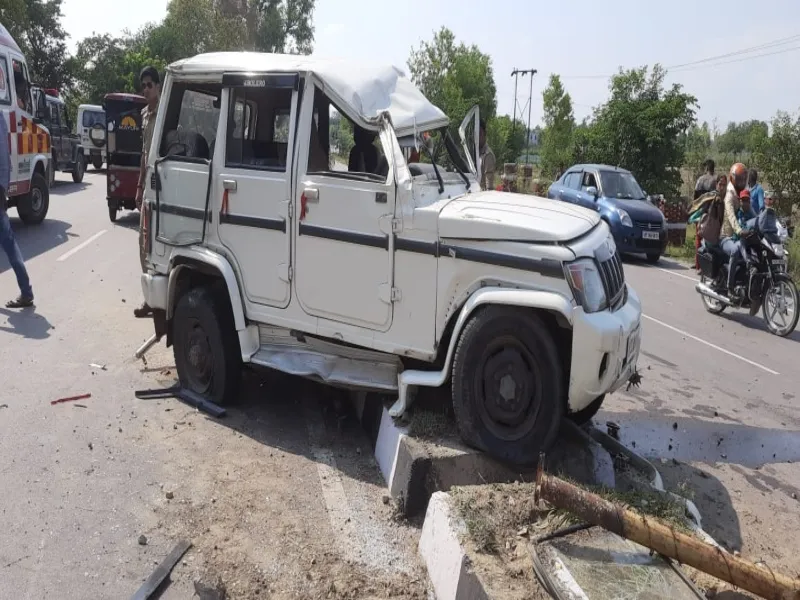 रायबरेली : सलोन बाईपास के निकट बोलेरो पलटी, आधा दर्जन लोग घायल 