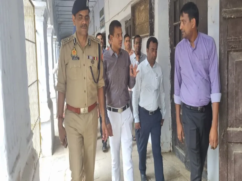 अयोध्या: अफसरों ने स्ट्रांग रूम व मतगणना स्थल की परखीं व्यवस्थाएं 