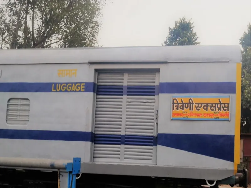 हरदोई: त्रिवेणी एक्सप्रेस ट्रेन से गिरकर महिला की मौत