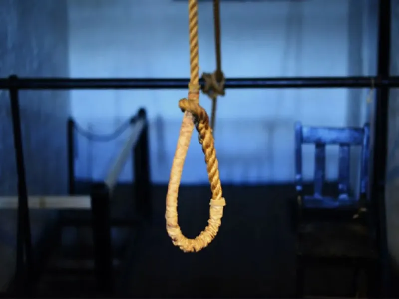 हरदोई : पेड़ पर फंदे से लटका मिला दुल्हन के मौसा का शव, जांच में जुटी पुलिस 