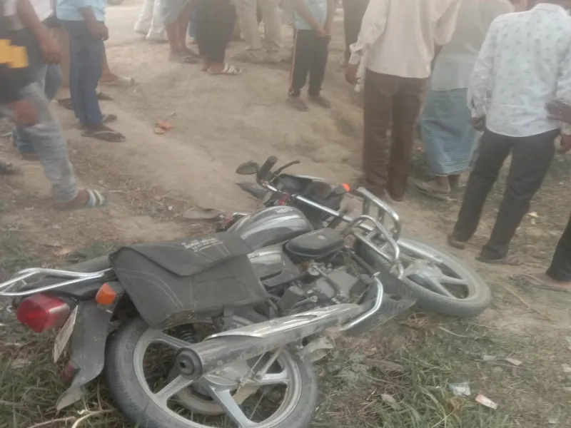 Hardoi Accident : अनियंत्रित बाइक पेड़ से टकराई , दो युवकों की मौके पर मौत 