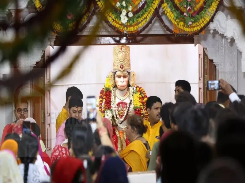 लखनऊ में प्रथम 'बड़े मंगल' पर हनुमान मंदिरों में श्रद्धालुओं ने किया पूजन, CM योगी ने Tweet कर की मंगलकामना   
