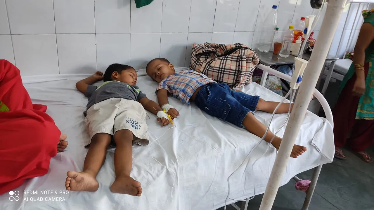 बरेली: गर्मी में डायरिया का हमला तेज, एक बेड पर दो बच्चे भर्ती, ऐसे करें बचाव