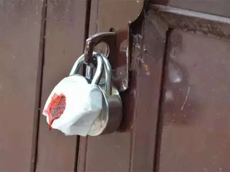 आगरा : ADA ने सील की स्टोन फैक्ट्री, रिहाइशी इलाके में हो रहा था संचालन