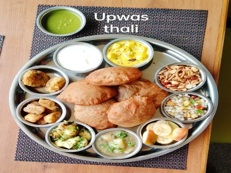 उपवास रखने वाले श्रद्धालुओं के लिए विश्वनाथ धाम में शुरू हुआ फूड कोर्ट, मिलेगी खास व्रत की थाली 