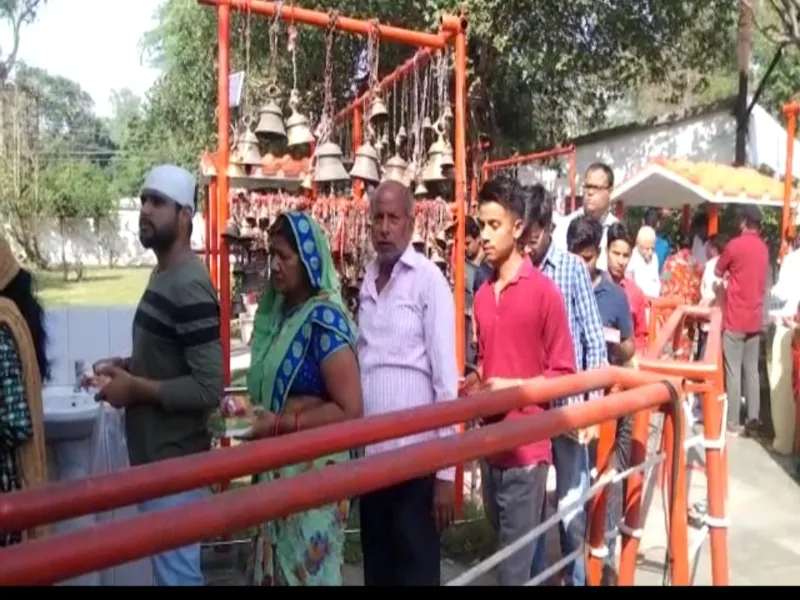 रायबरेली में ज्येष्ठ मास के प्रथम बड़े मंगल पर हनुमान मंदिरों में उमड़ी श्रद्धालुओं की भीड़