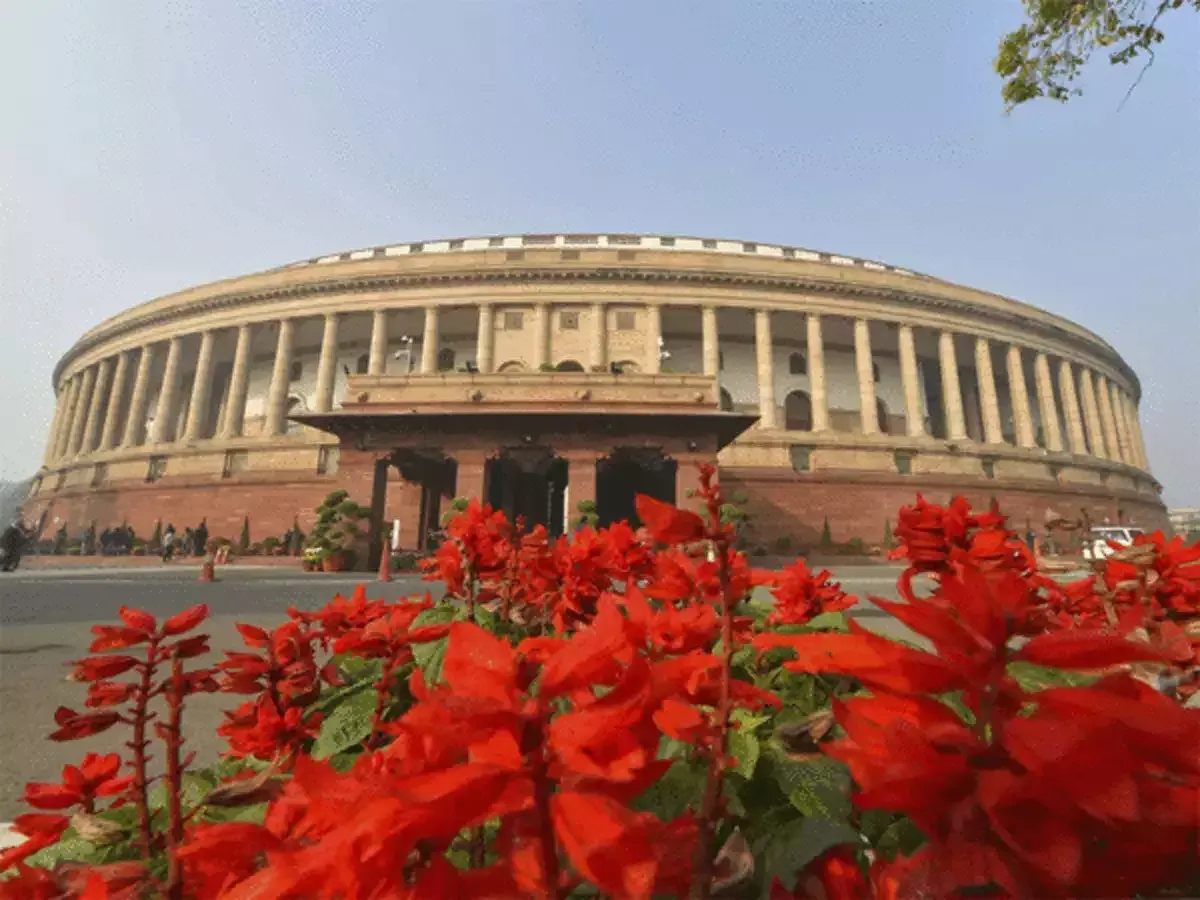 वर्ष 1988 से अब तक 42 सदस्यों ने संसद की सदस्यता गंवाई, 14वीं लोकसभा में सर्वाधिक अयोग्य ठहराए गए