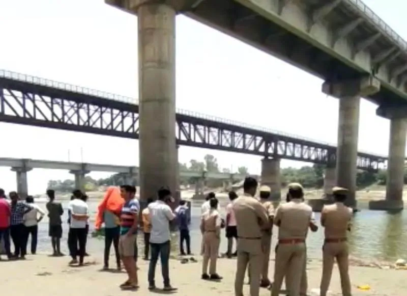 प्रयागराज : फाफामऊ घाट पर स्नान करने गए दो छात्र गंगा में डूबे