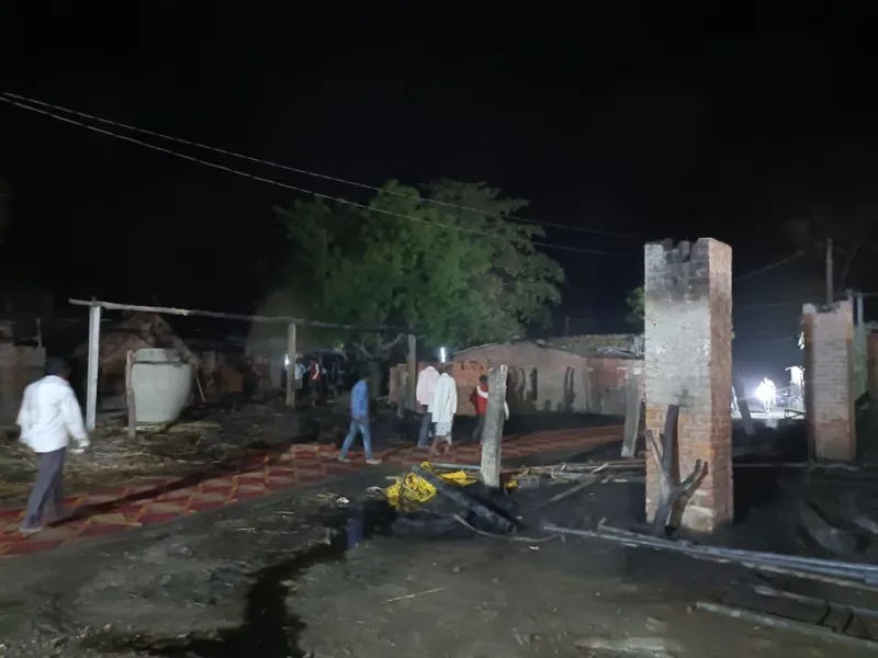 बहराइच : जनवासे कार्यक्रम में लगी आग, मची भगदड़