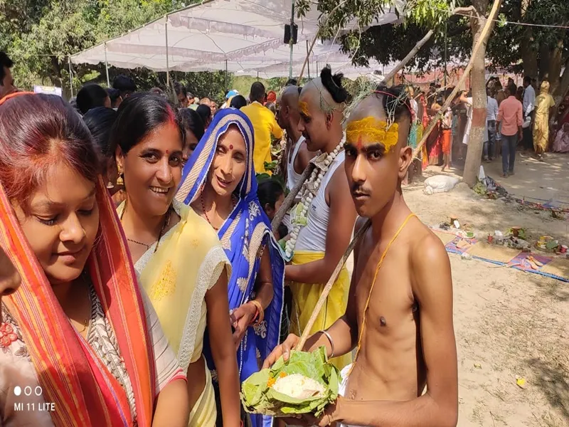 रायबरेली : 40 बटुकों का हुआ सामूहिक उपनयन संस्कार, गायत्री मंत्र की ली दीक्षा